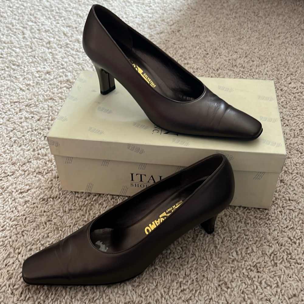 Salvatore Ferragamo Sangria Bronze Pump